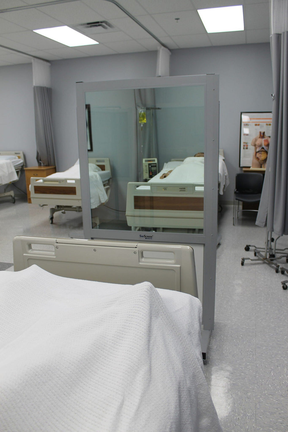 SimScreen RC1 Desk Corner Panel - Right SC031103 | Sim & Skills